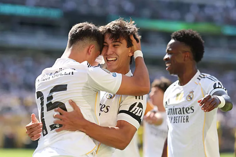 جونزالو جارسيا: بصمة حاسمة في كل مباراة بتسجيله الهدف الأول لريال مدريد ضد دورتموند جونزالو جارسيا: بصمة حاسمة في كل مباراة بتسجيله الهدف الأول لريال مدريد ضد دورتموند